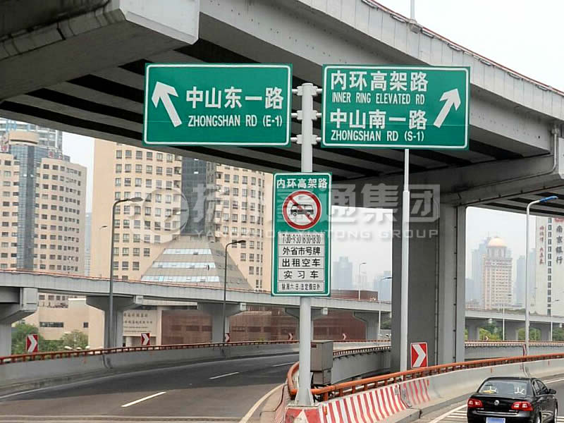 BZG-013，交通標(biāo)志桿，T型三懸臂交通標(biāo)志桿